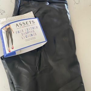 Assets by Spanx faux leather leggings, 1X size NEW